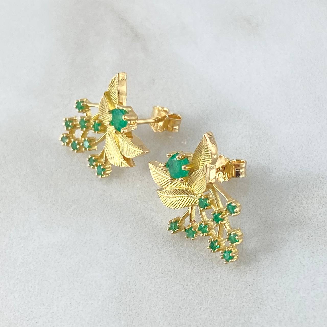 Topos Muerdago Tupido 4.1gr / 1.7cm / Esmeraldas 64pts Oro Amarillo 18K (Joya) ©