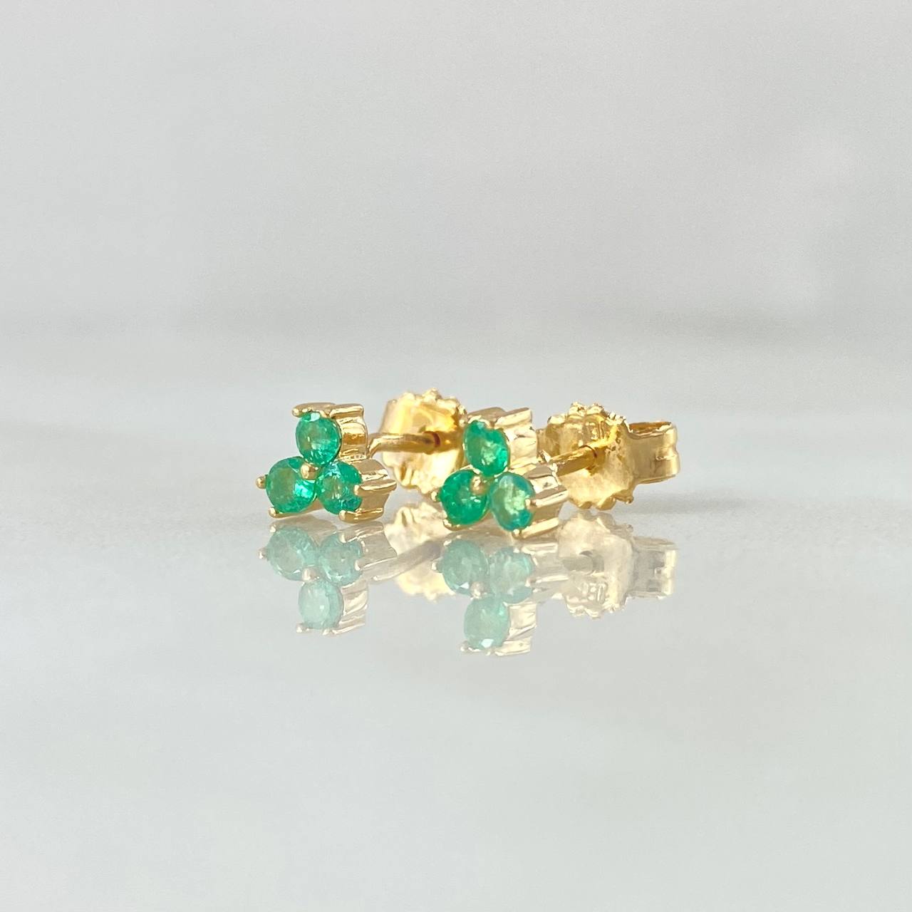Stud Earrings Trio  1gr / 4.6mm Emeralds 19pts Yellow Gold 18K (Jewel) ©