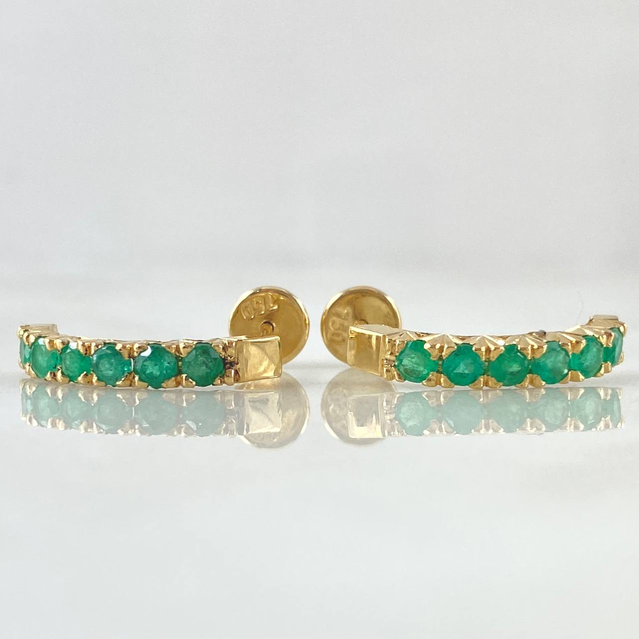 Topos Carril Curvo 2.35gr / 1.7cm / Esmeraldas 80pts Oro Amarillo 18K (Joya) ©