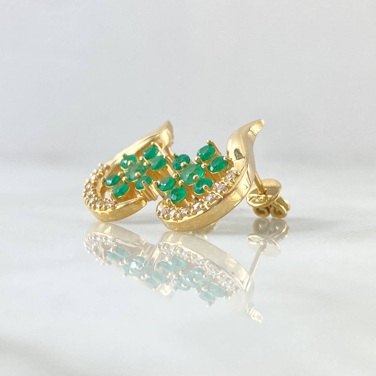 Topos Flor Luna 4.75gr / 1.7cm / Esmeraldas 61pts Diamantes 20pts Oro Amarillo 18K (Joya) ©