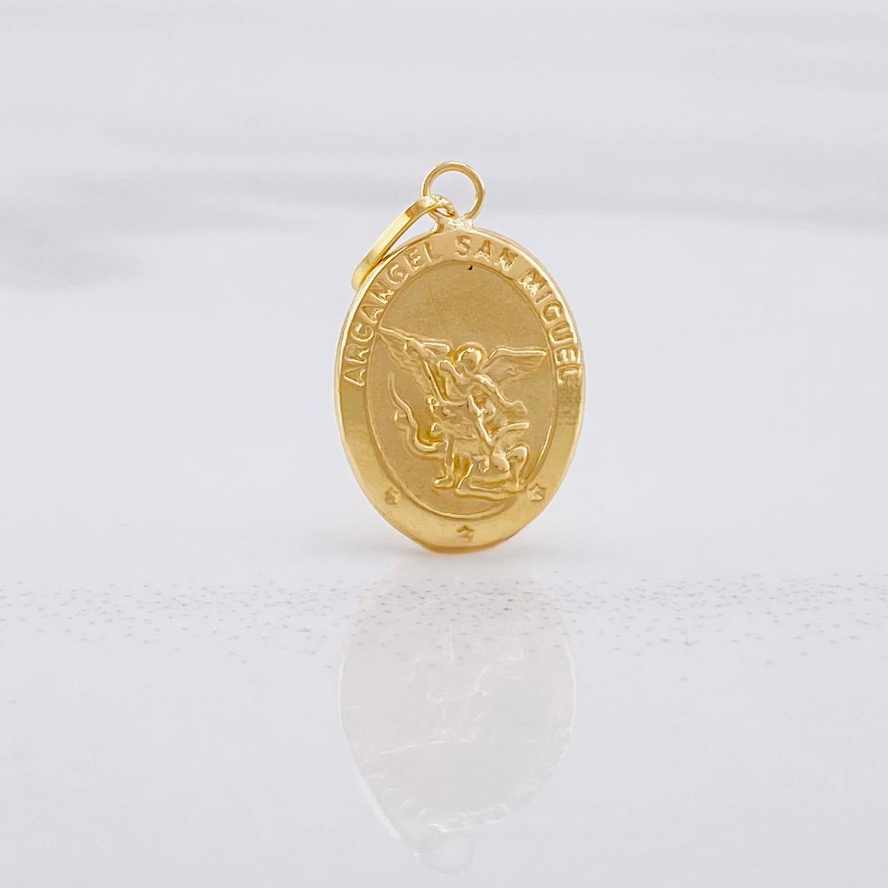 Pendant Saint Michael Archangel Matte 0.85g / 1 in Yellow Gold 18K