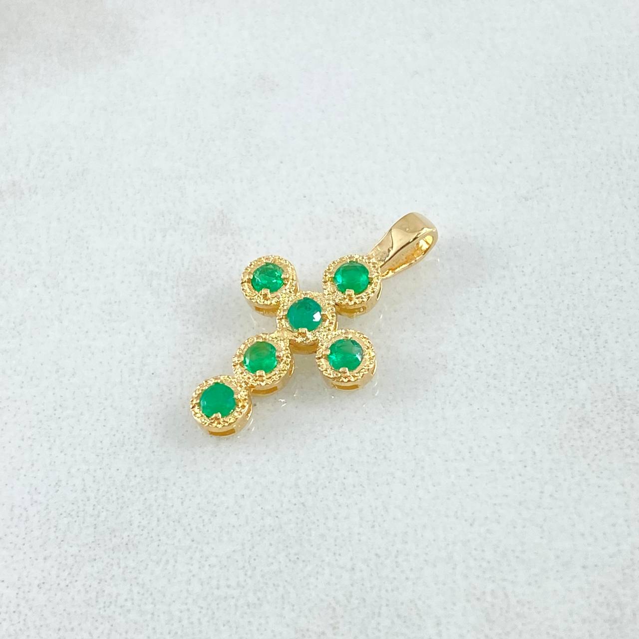 Dije Crúz Mini Aros 1gr / 2cm / Esmeraldas 50pts Oro Amarillo 18K (Joya)