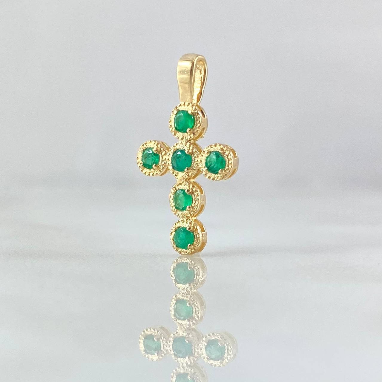Dije Crúz Mini Aros 0.9gr / 1.7cm / Esmeraldas 40pts Oro Amarillo 18K (Joya) ©