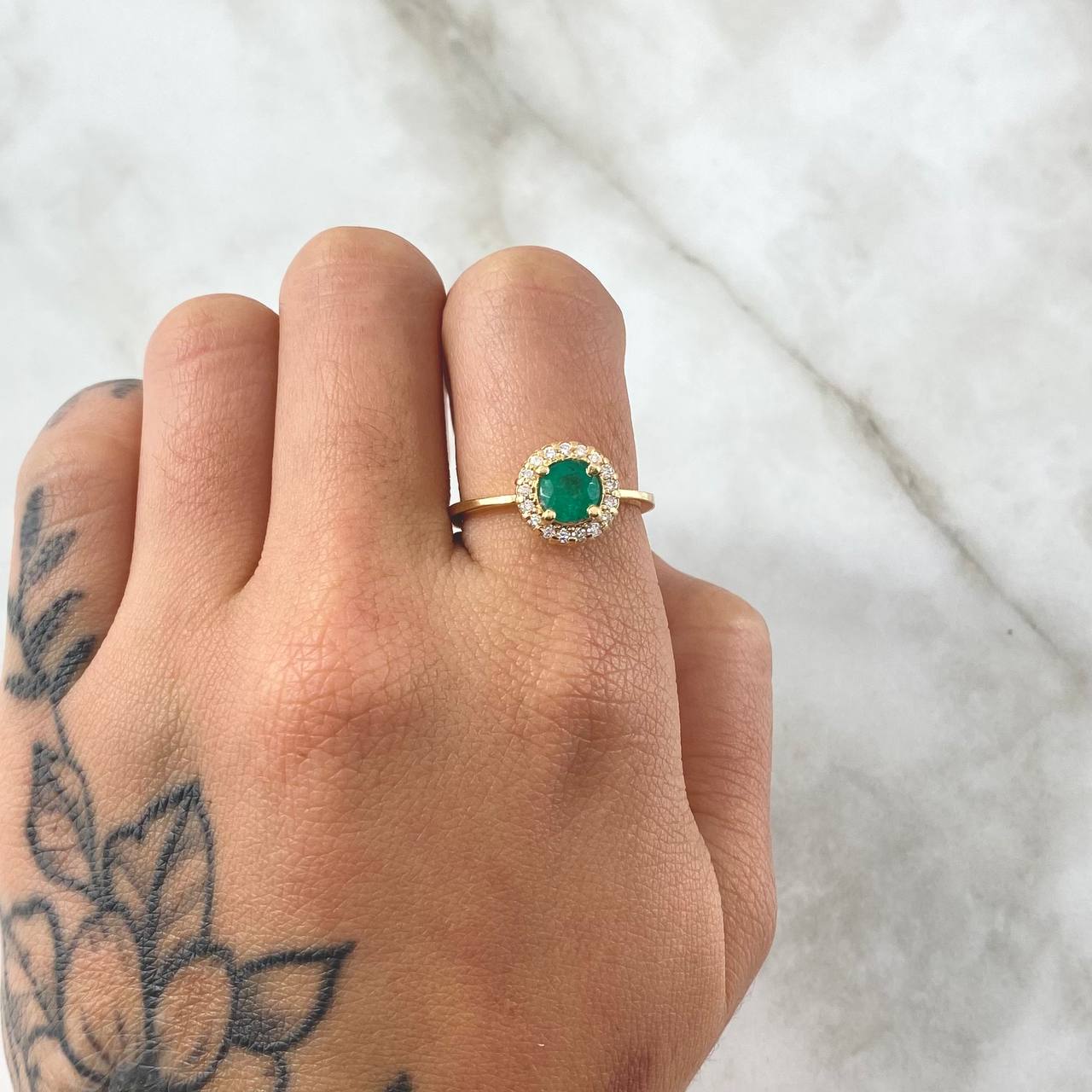 Oval Thick Ring 3.15gr / T7 / Emerald 62pts Diamonds 17pts Yellow Gold 18K (Jewel) ©