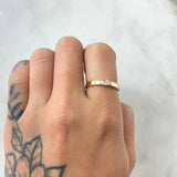 Anillo Solitario Liso Grueso 1.95gr / T7 1/ / Oro Amarillo 18K ©
