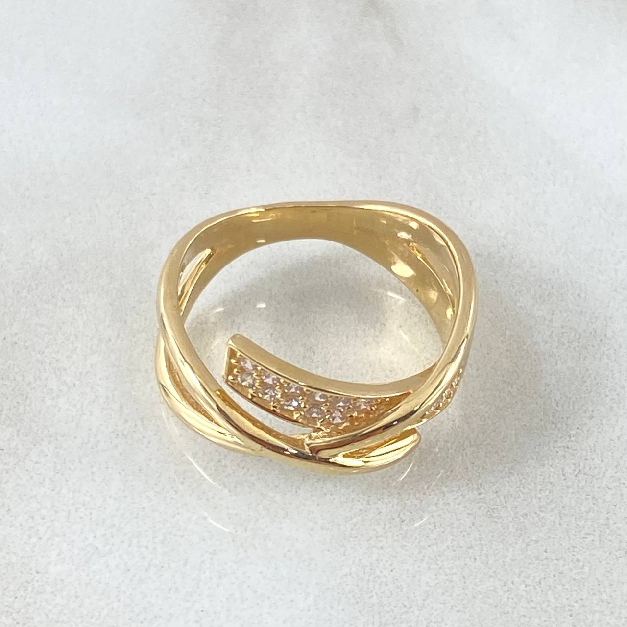Overlapping Curve Ring 4.05gr / Size 7 1/4 / 18K Gold