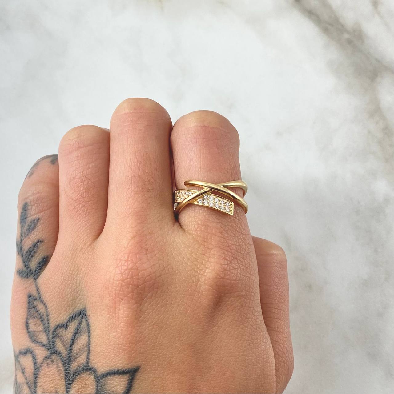 Overlapping Curve Ring 4.15gr / Size 7 / 18K Gold *