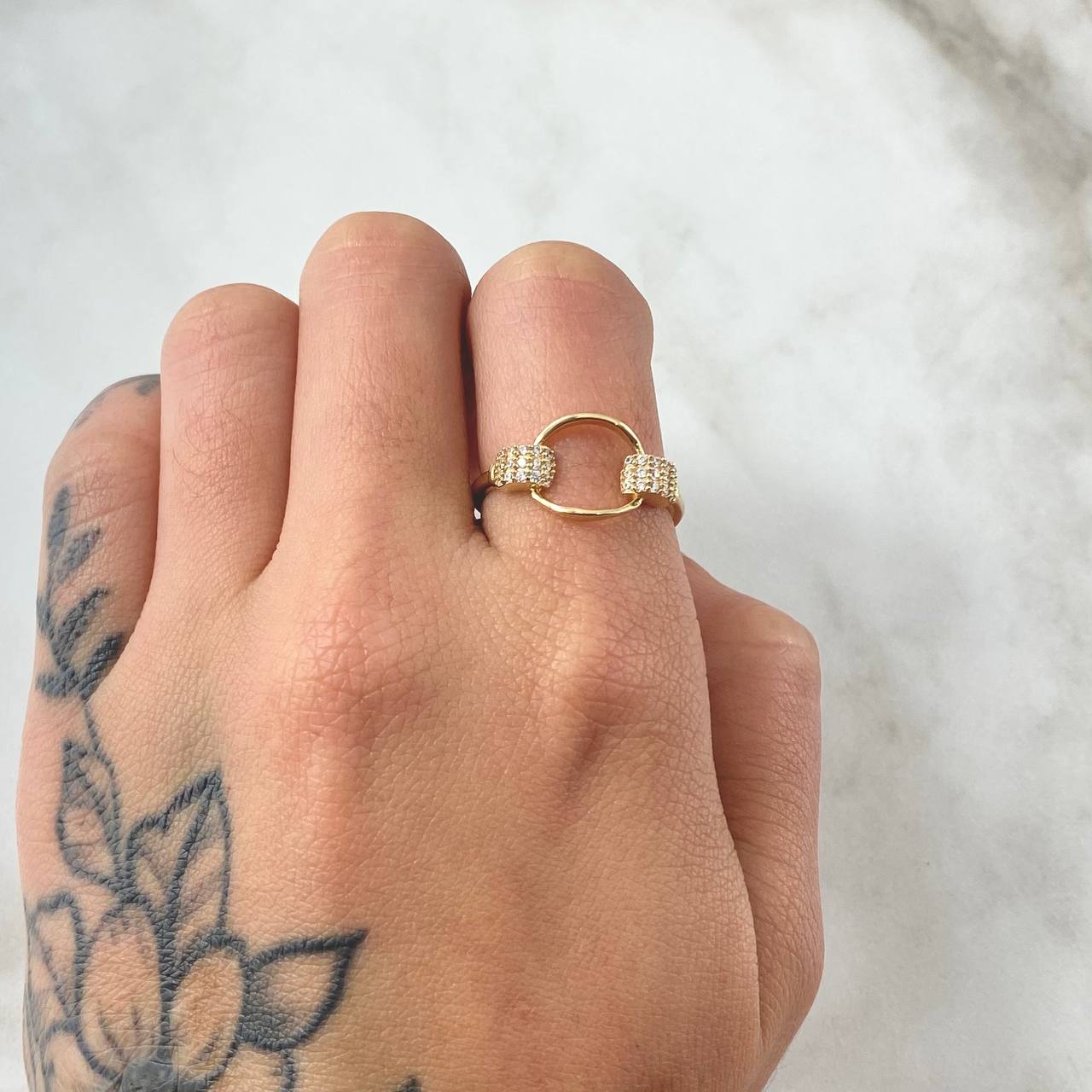 Belt Ring Circle Silhouette 2.5gr / Size 7 1/4 / 18K Gold *