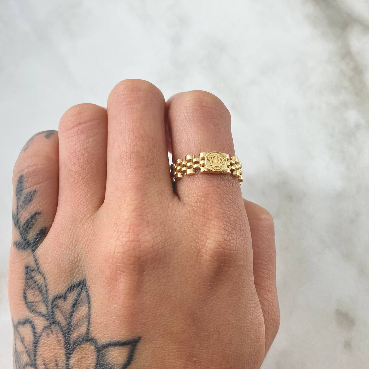 Crown Mesh Ring 4.7gr / Size 7 1/2 / 18K Yellow Gold