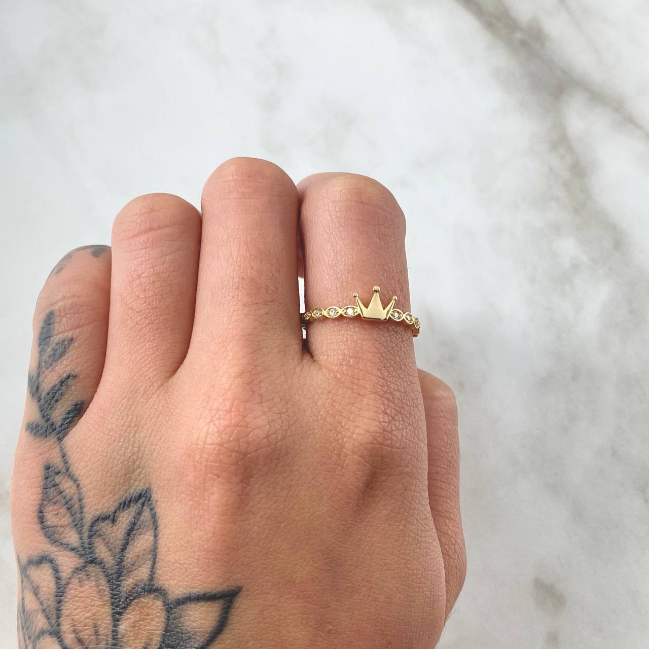 Eye Crown Ring 1.5gr / Size 7 1/4 / 18K Gold