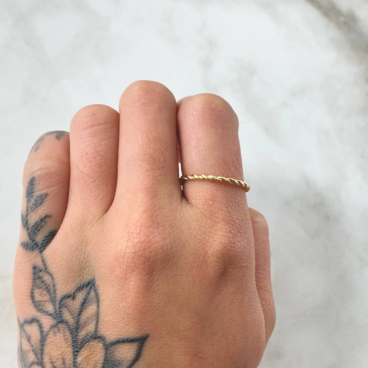 Braided Ring 1.2gr / Size 7 / 18K Gold *