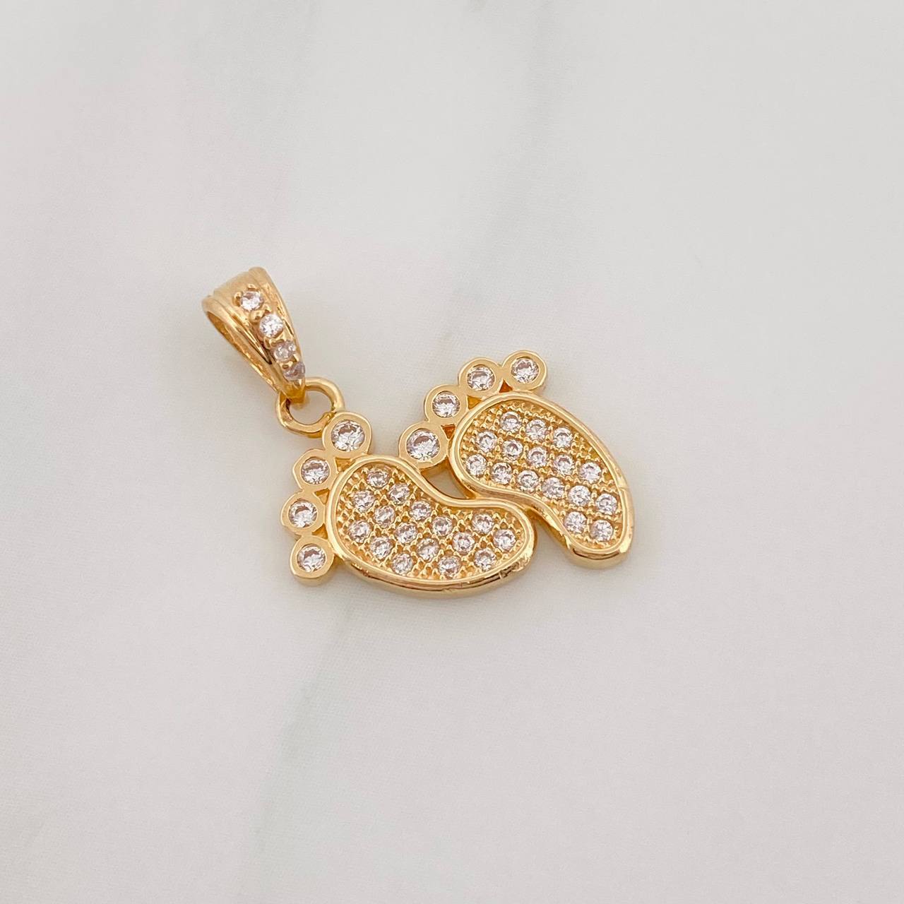 Dije Huellas 1.9g / 3/4 in Oro Amarillo 18K