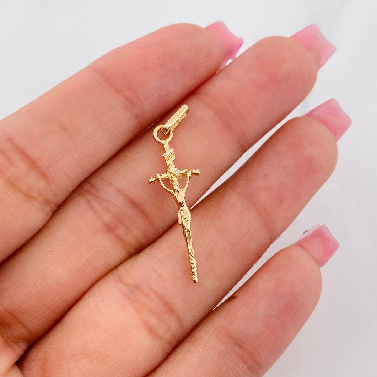 Pendant Cross Christ 1.45g / 1 1/4 in Yellow Gold 18K