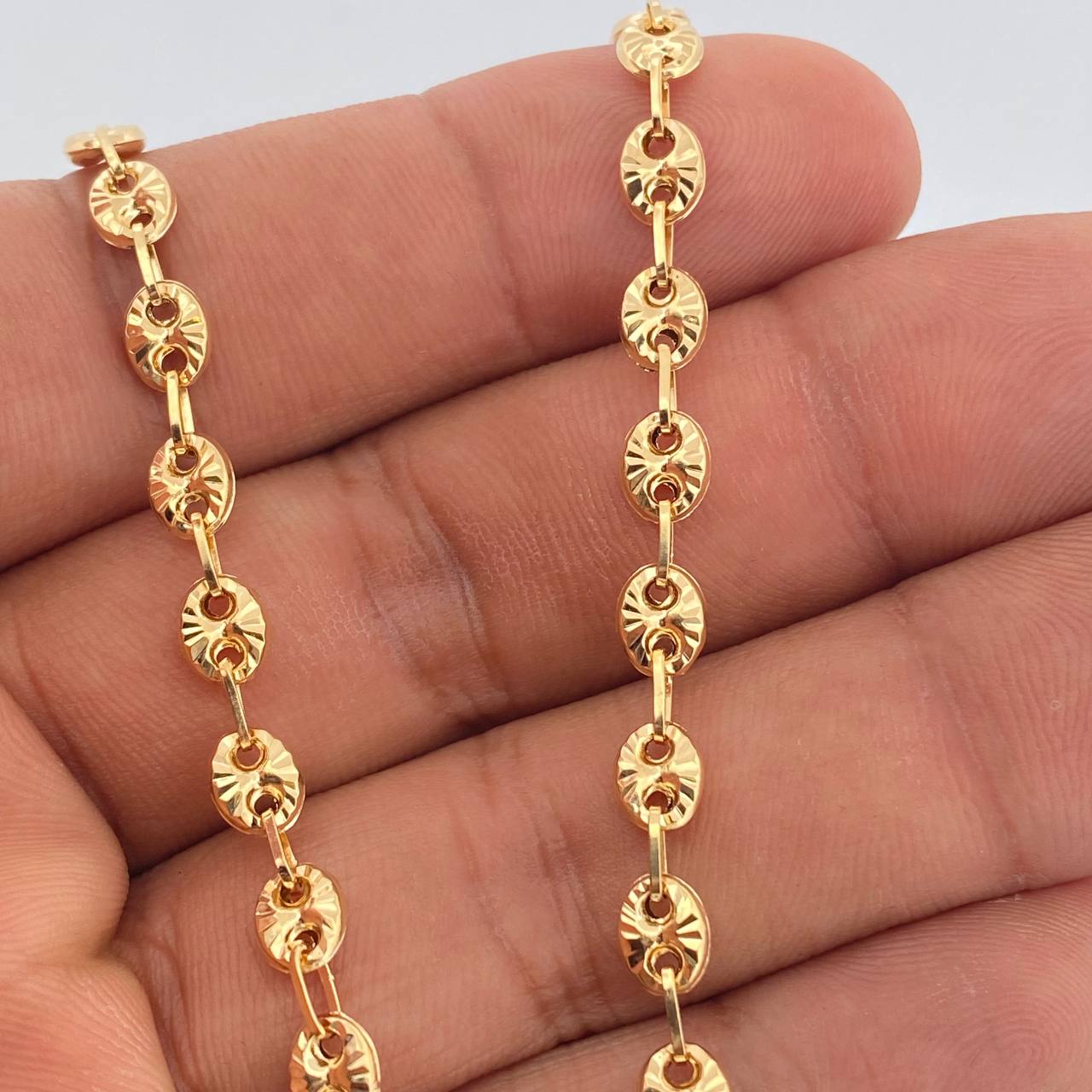 GC Chain 11.6gr / 23 1/2 in / 18K Gold $