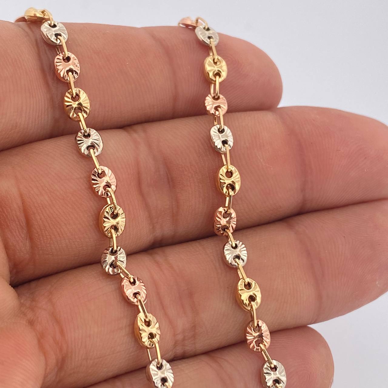 GC Chain 9.1gr / 20 3/4 in / Three 18K Golds $