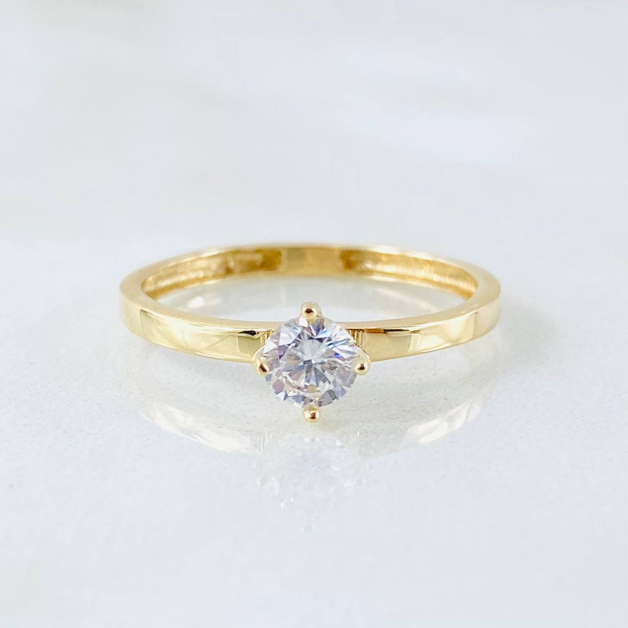 Anillo Solitario Cuatro Garras 1.75gr / T6 3/4 / Oro Amarillo 18K ©