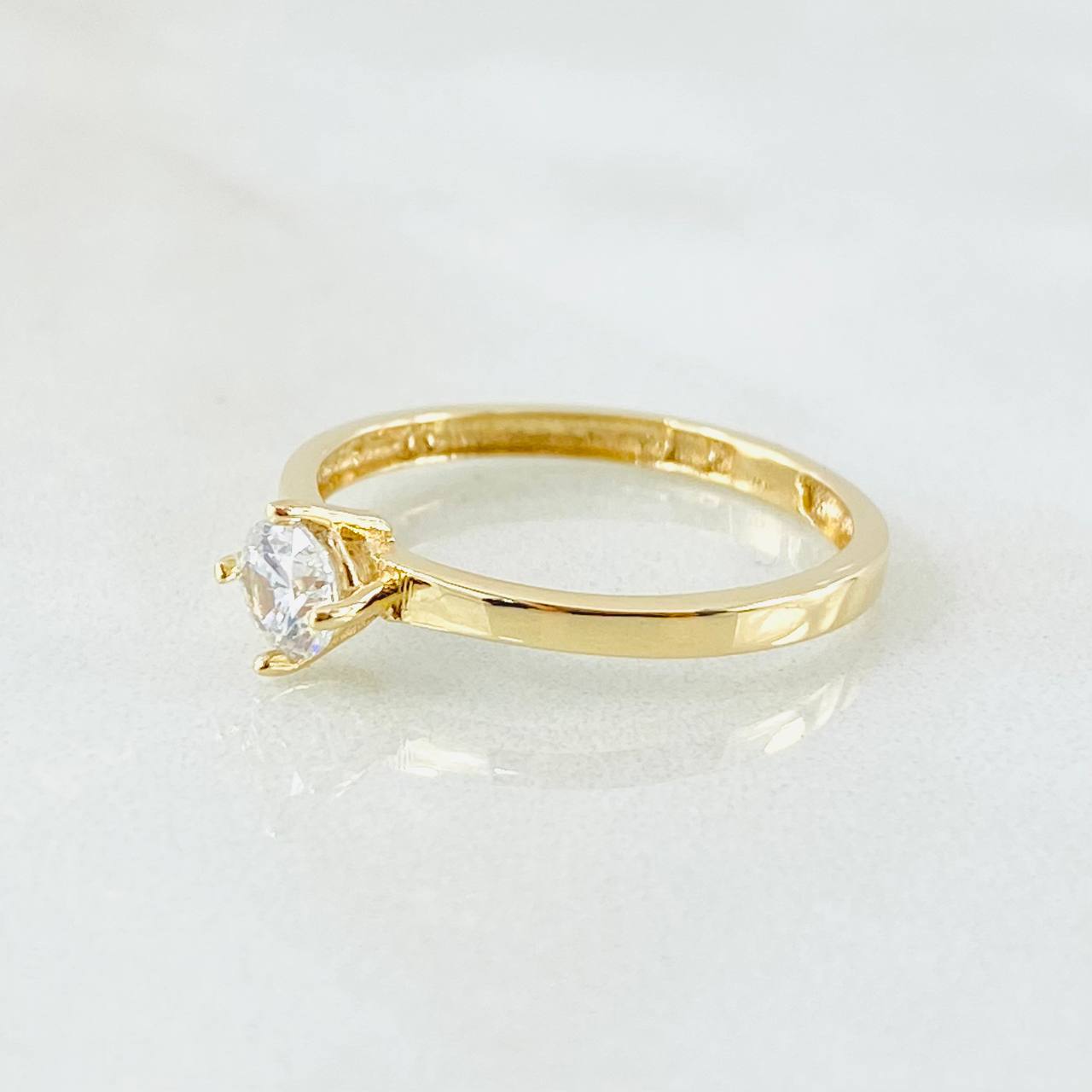 Anillo Solitario Cuatro Garras 1.75gr / T6 3/4 / Oro Amarillo 18K ©