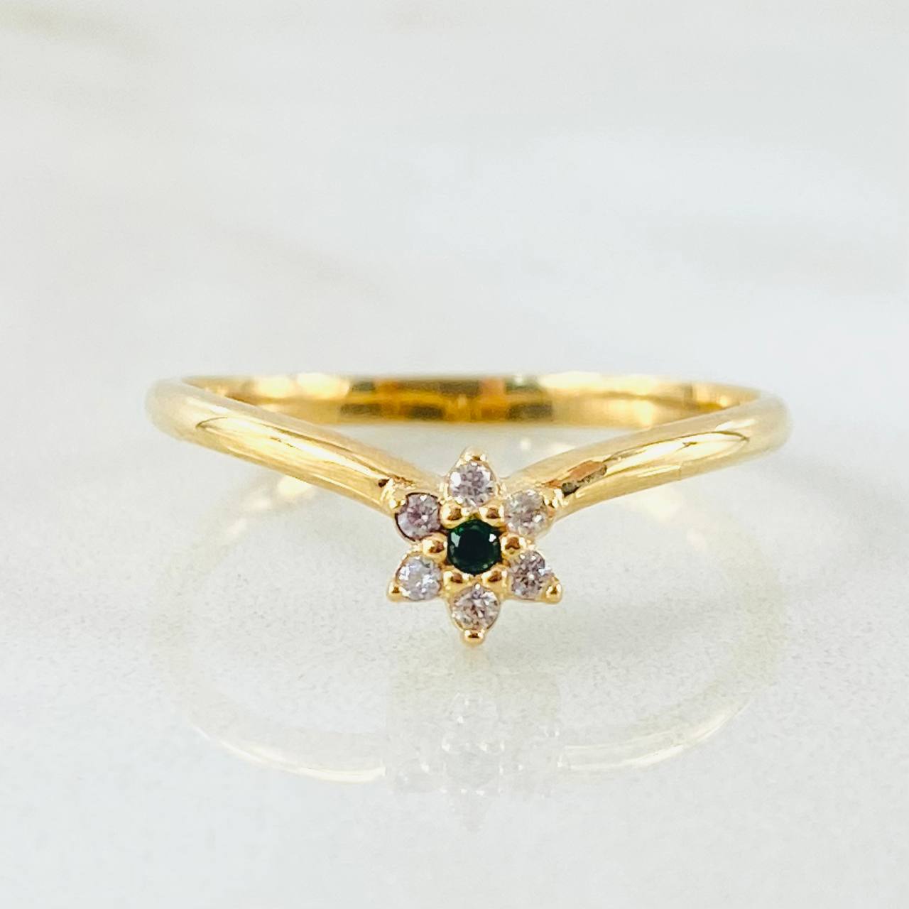 Anillo Floreado 1.75gr / T6 1/2 / Oro Amarillo 18K ©