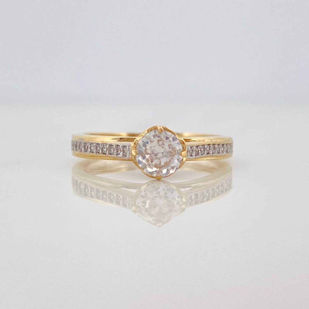 Anillo Solitario Puente 2.65g / T6 1/2 Dos Oros Amarillo Blanco 18K