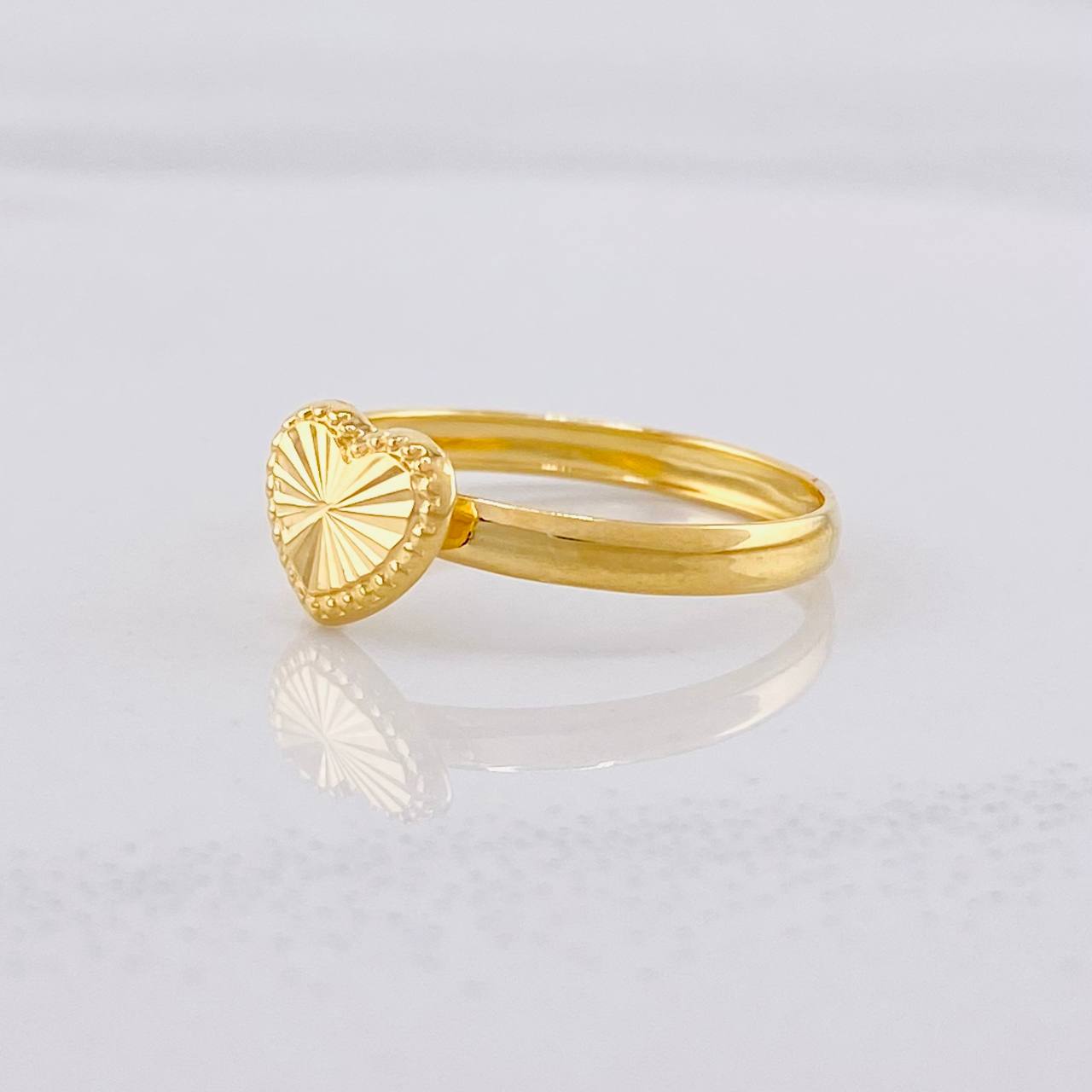Diamond Cut Heart Ring 0.75g / T5 18K Yellow Gold