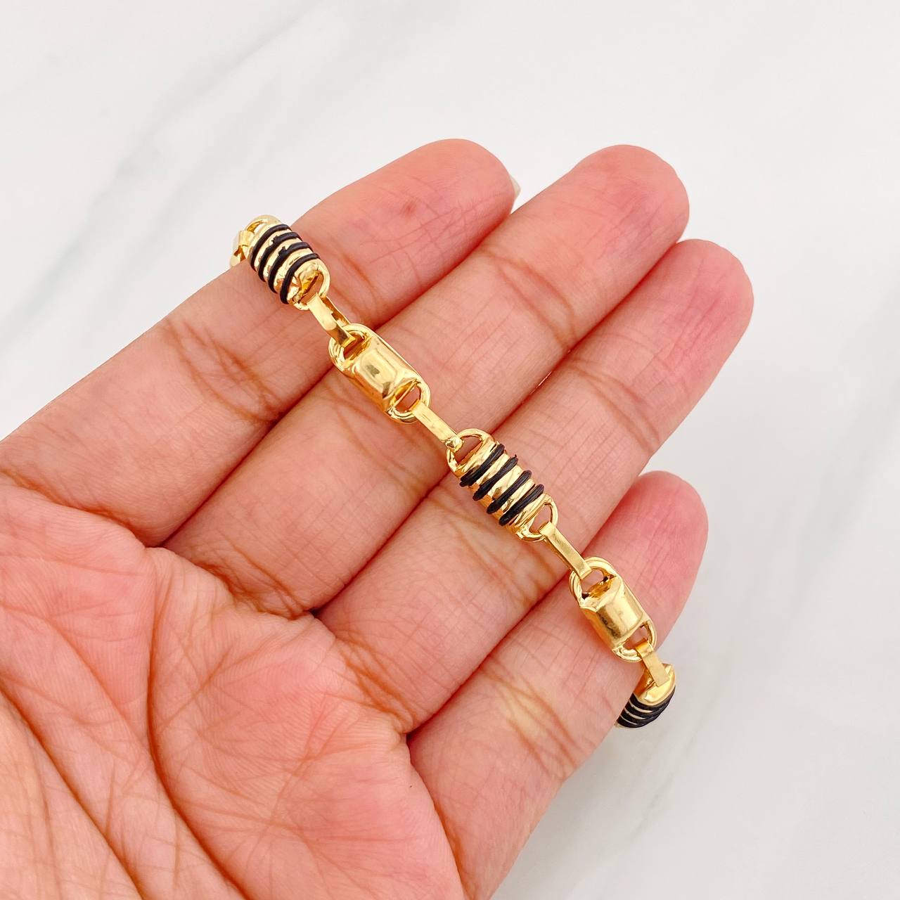Pulso Rustico Barril 7.4g / 8 1/4 in / 6mm Oro Amarillo 18K