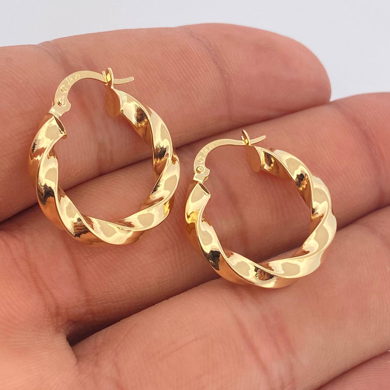 Candongas Kari 2.7gr / 1 in / Oro Amarillo 18K $