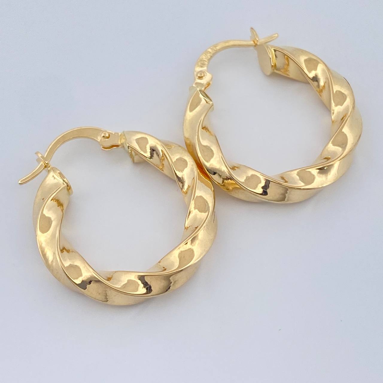 Candongas Kari 2.7gr / 1 in / Oro Amarillo 18K $