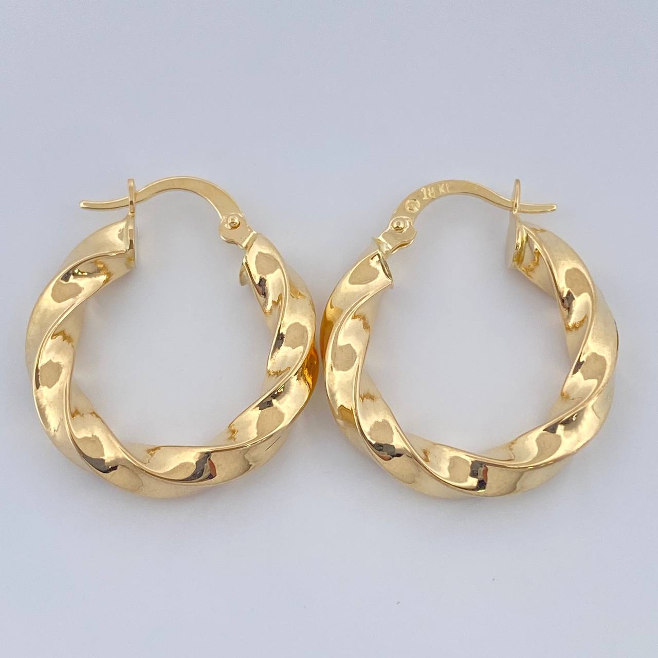 Candongas Kari 2.7gr / 1 in / Oro Amarillo 18K $