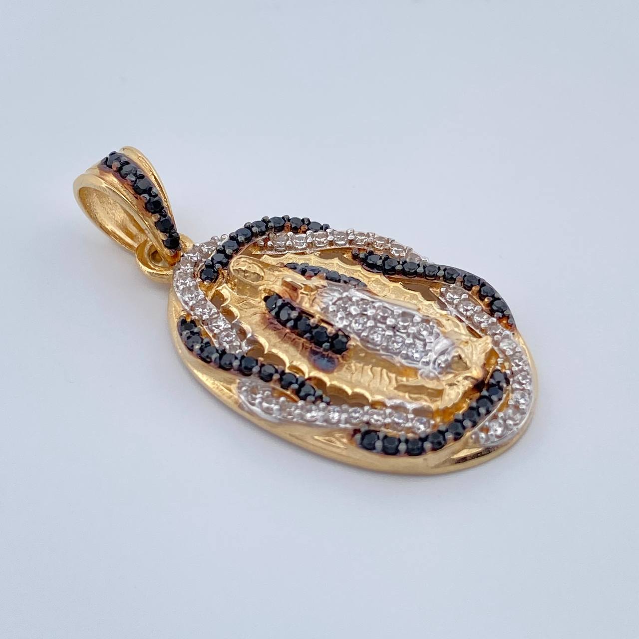 Dije Virgen De Guadalupe 3.8gr / 1 1/4 in / Tres Oros 18K $