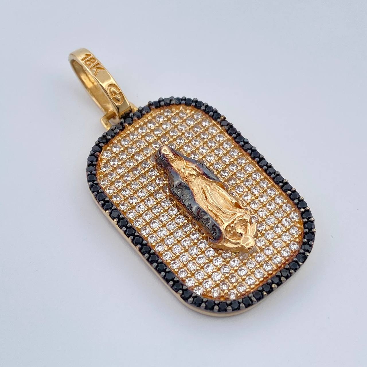 Dije Placa Virgen De Guadalupe 5.65gr / 1 1/2 in / Dos Oros Amarillo Negro 18K $