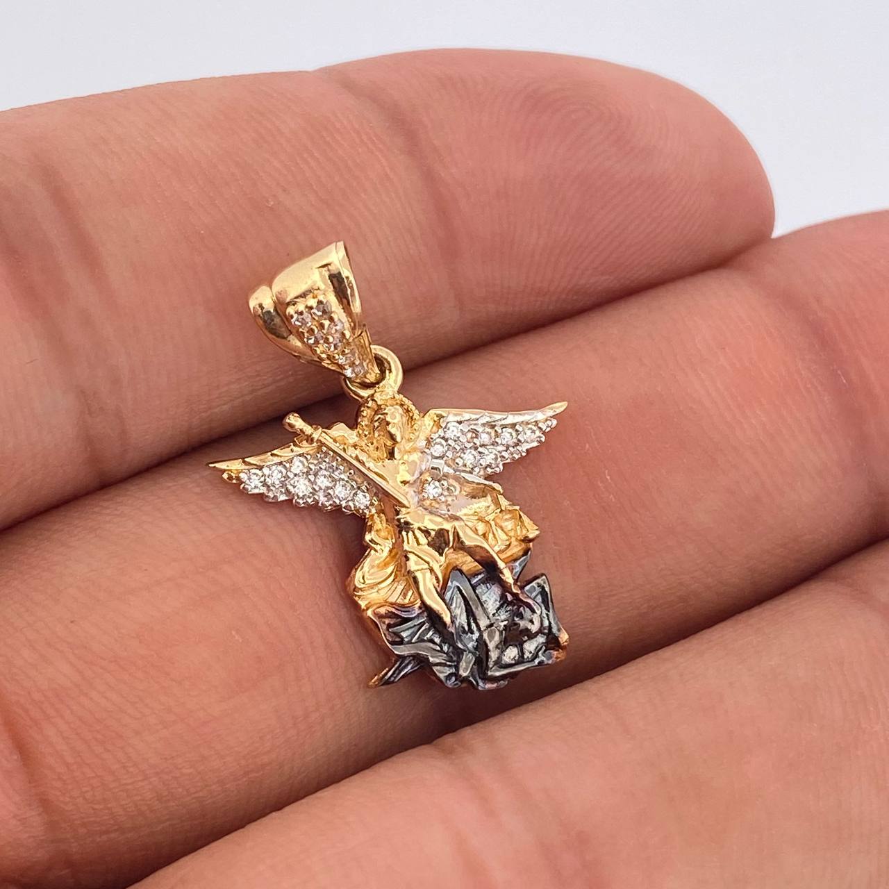 Pendant Saint Michael Archangel 3.05gr / 1in / Three 18K Golds