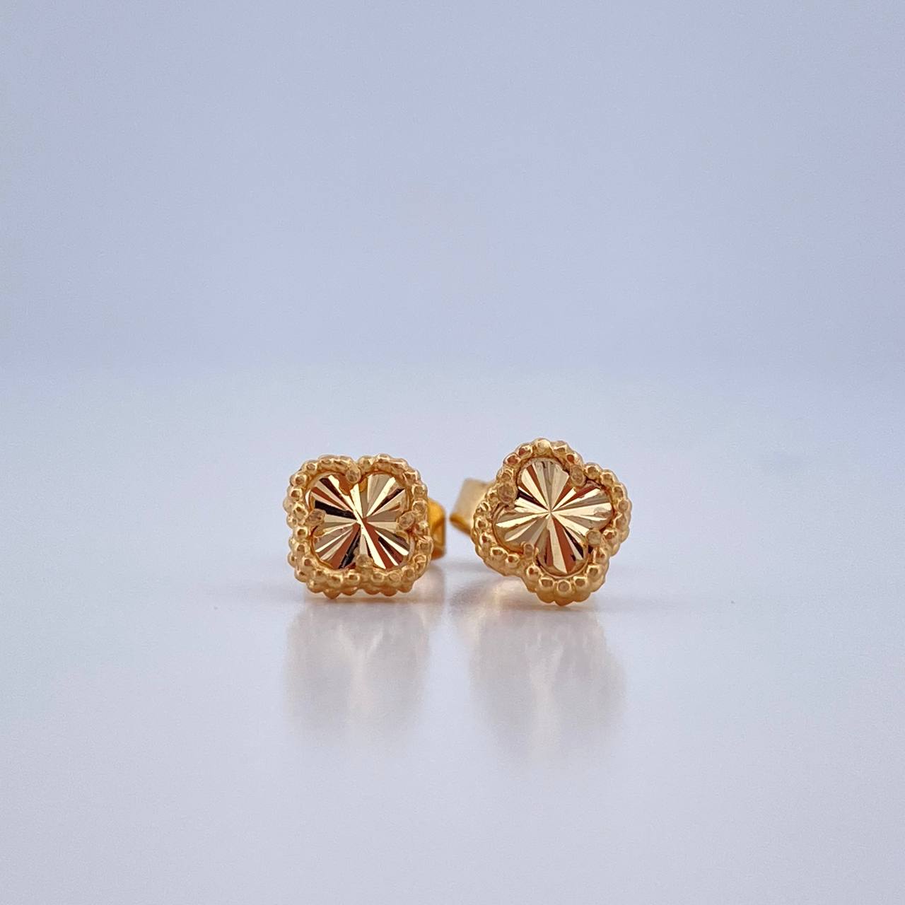 Clover Stud Earrings 1.1gr / 18K Yellow Gold &