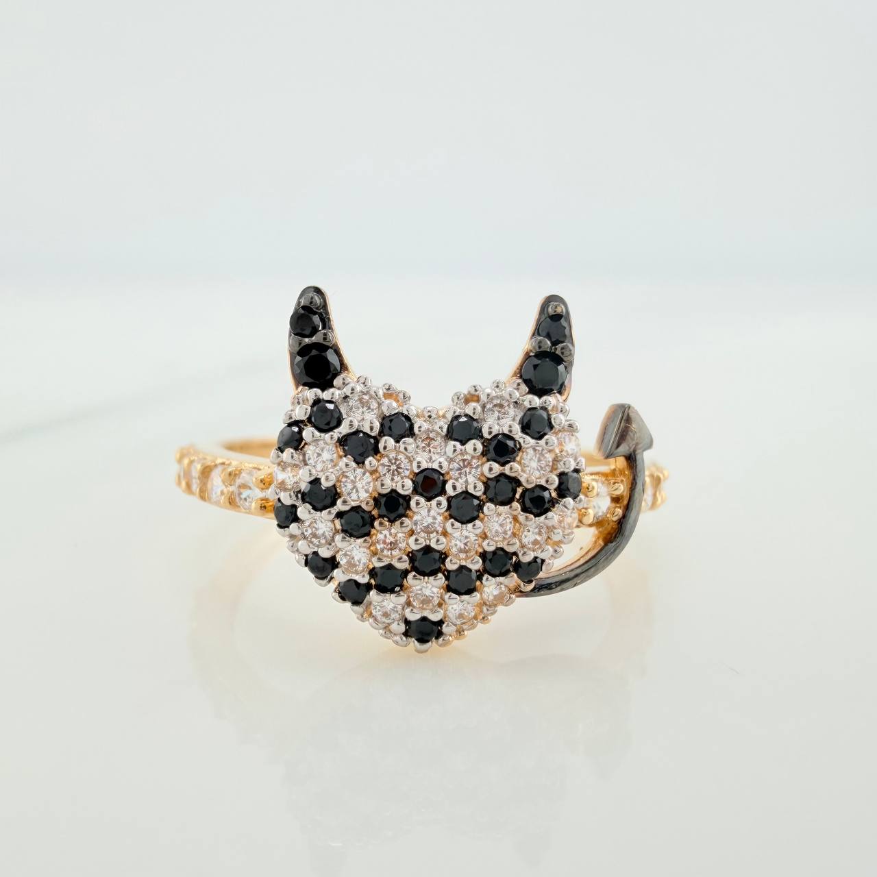 Anillo Corazon Devil 2.65gr / T6 3/4 / Tres Oros 18K &