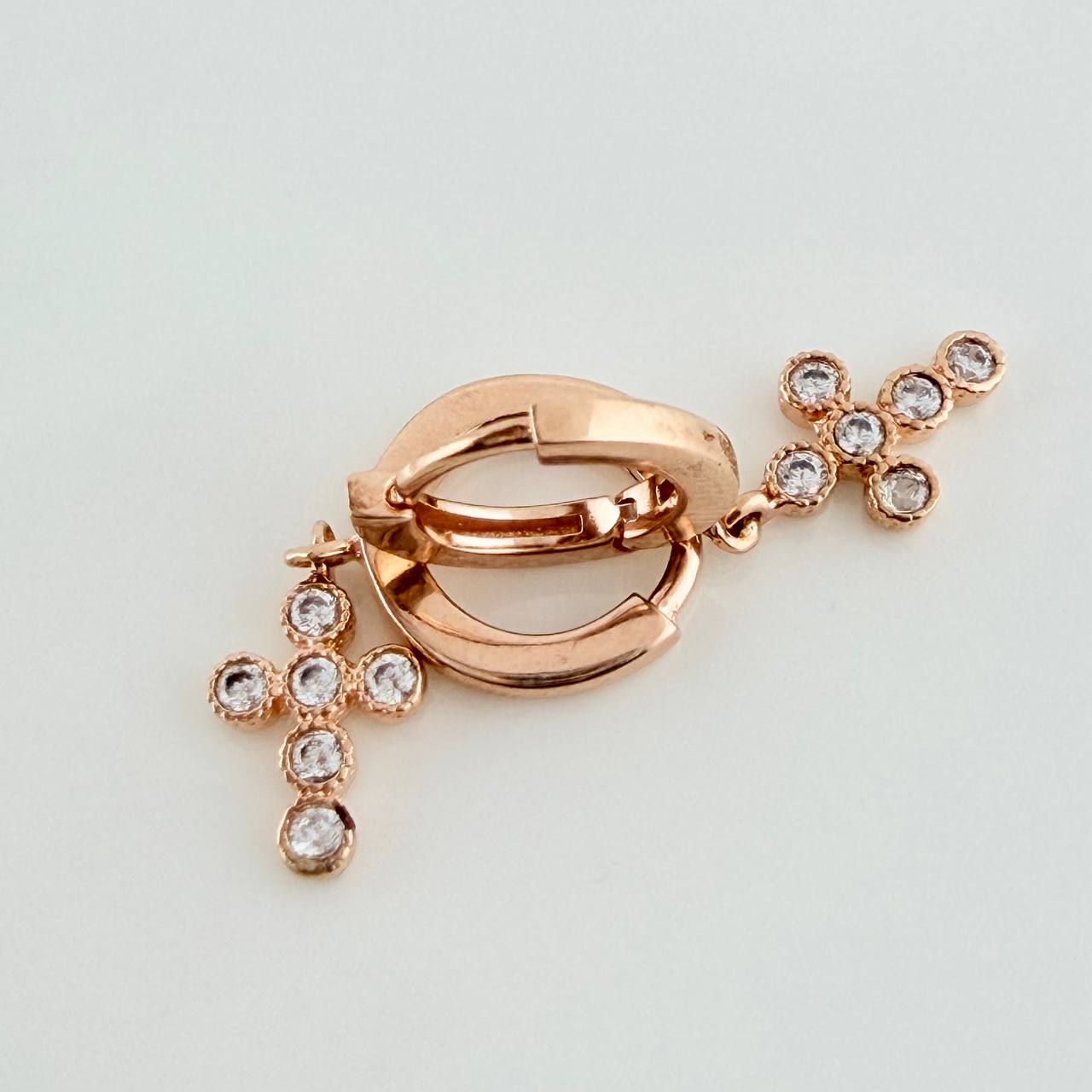 Candongas Redondas Cruz 3.15gr / 3/4 in / Oro Rosa 18K $