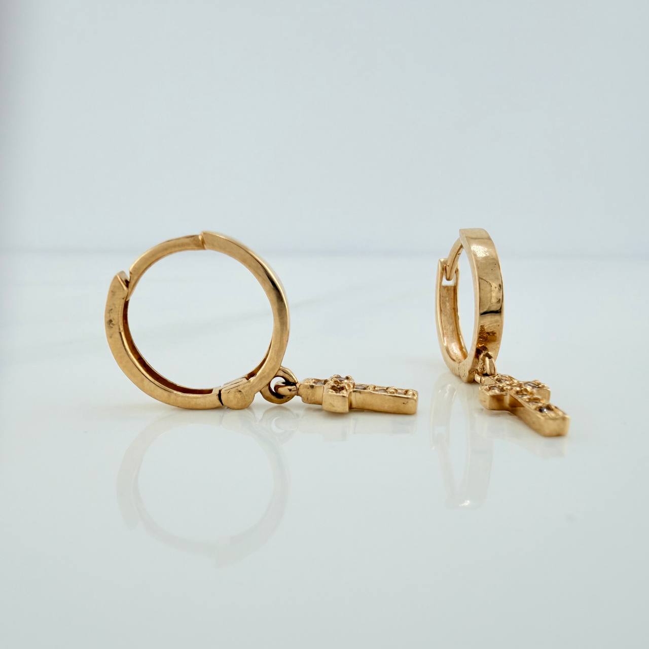 Candongas Cruz 2.85gr / 1 in / Oro Amarillo 18K $
