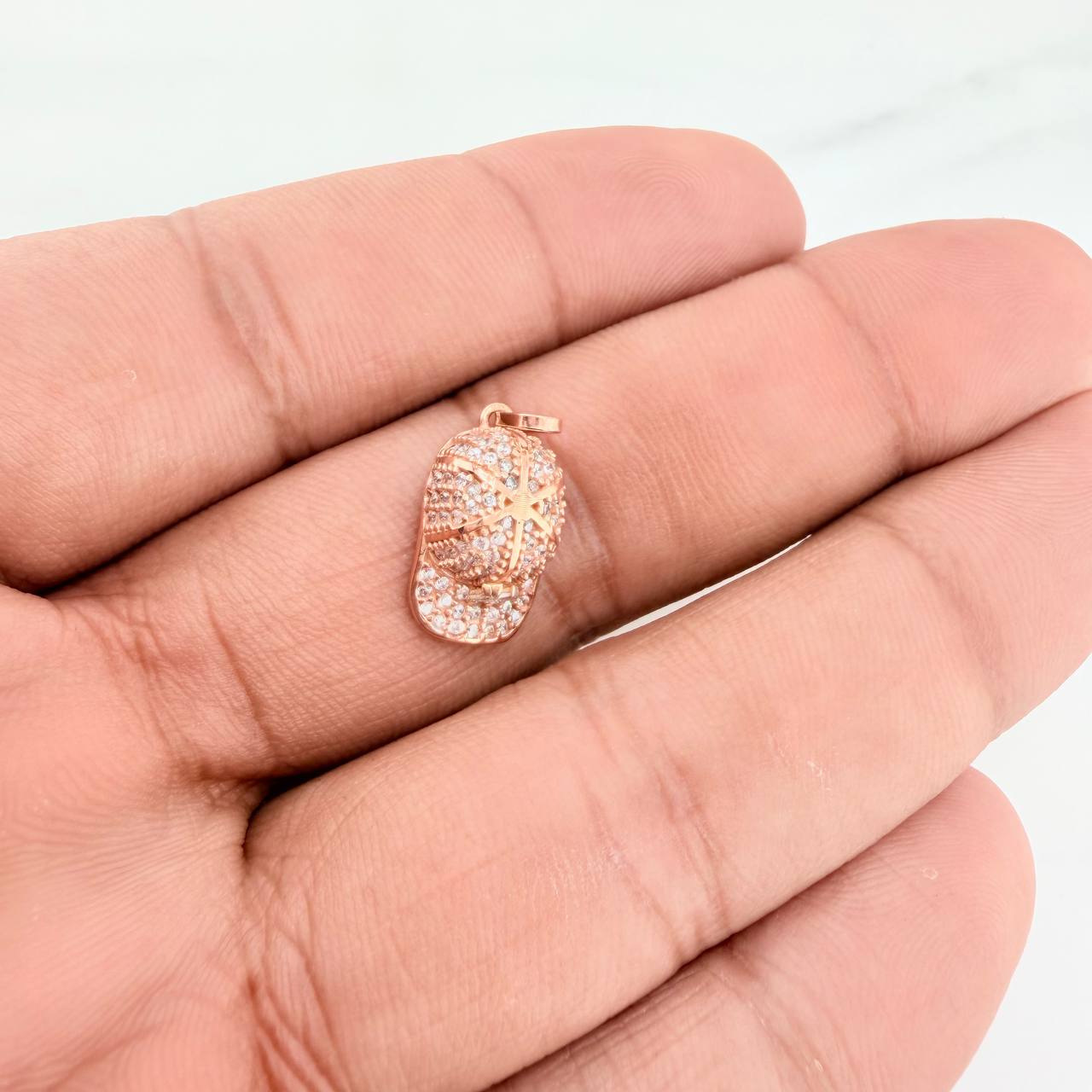 Dije Gorra NY 2.1gr / 3/4 in / Dos Oros Blanco Rosa 18K $