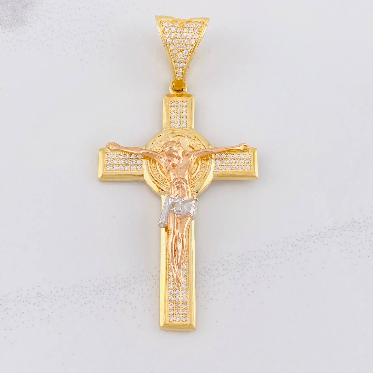 Dije Cruz Cristo San Benito 11.55g / 2 1/2 in Tres Oros 18K