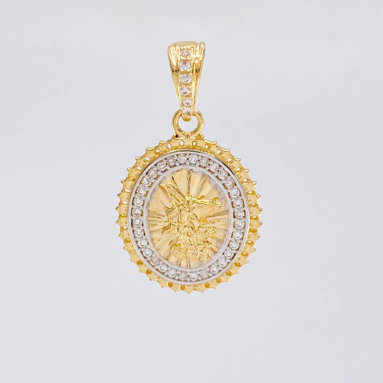 Dije Borde Estrellado San Miguel 3g / 1 in Dos Oros Amarillo Blanco 18K