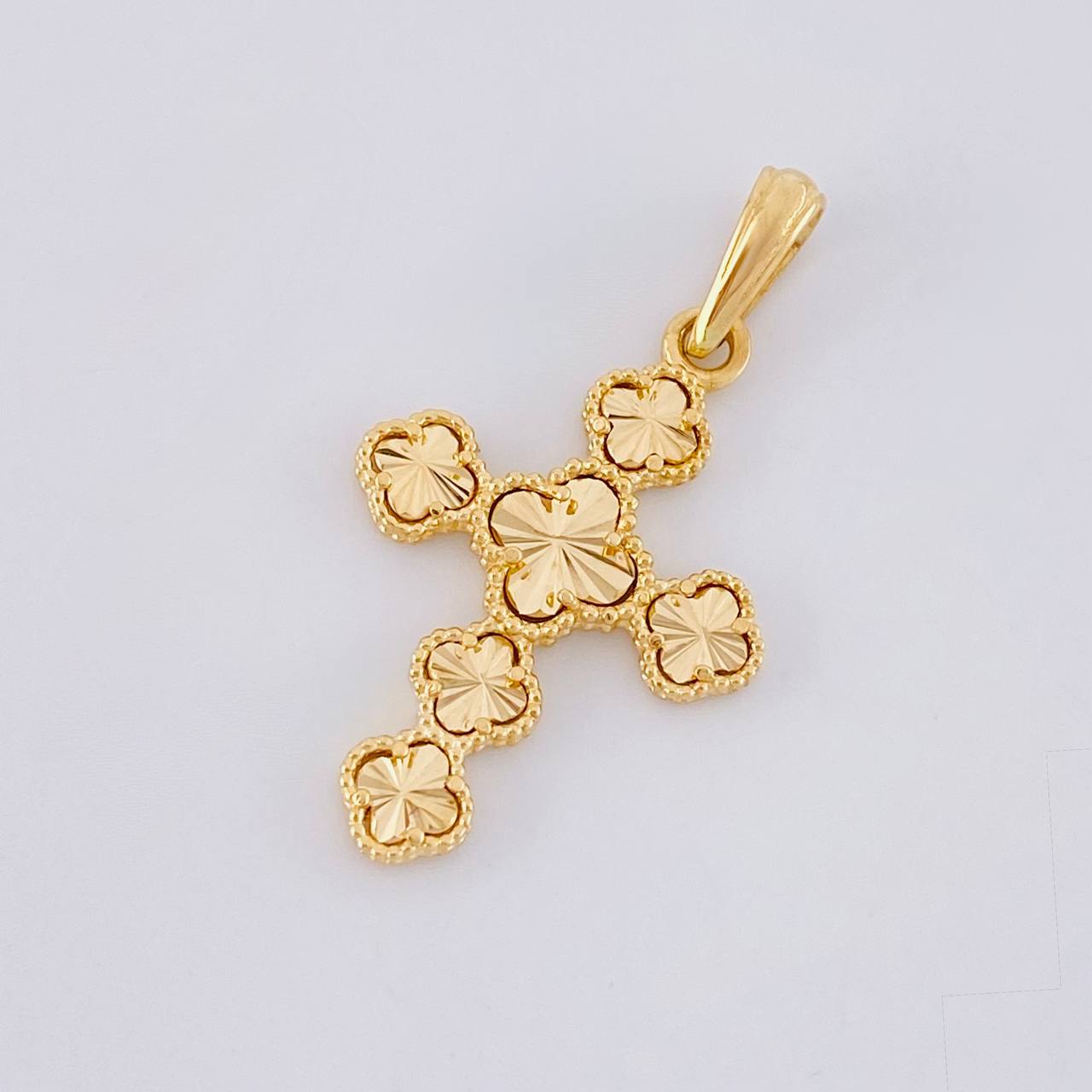 Dije Trebol Diamantado 2.45g / 1 1/4 in Oro Amarillo 18K