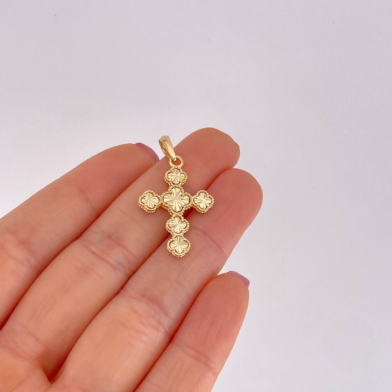 Dije Trebol Diamantado 2.45g / 1 1/4 in Oro Amarillo 18K