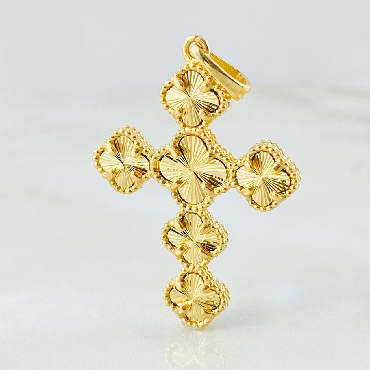 Dije Crúz Trebol Diamantada 4.95gr / 1 1/2 in / Oro Amarillo Nac.Esp. 18K