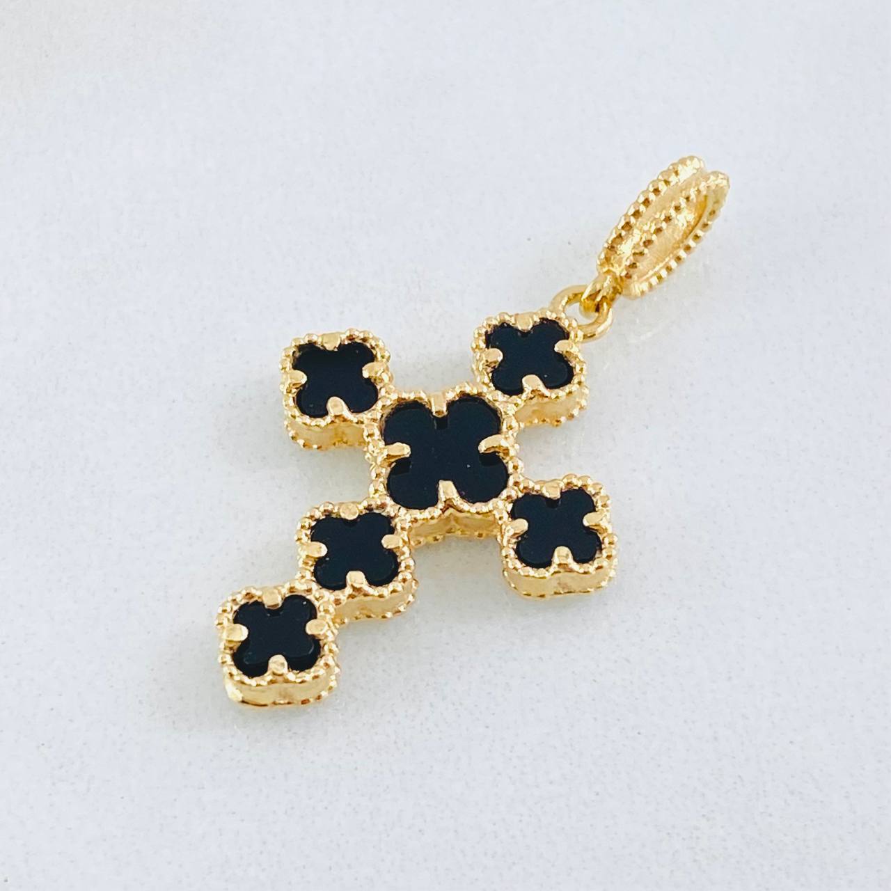 Dije Crúz Trebol Onix Negro 2.9gr / 1 1/4 in / Oro Amarillo Nac.Esp. 18K