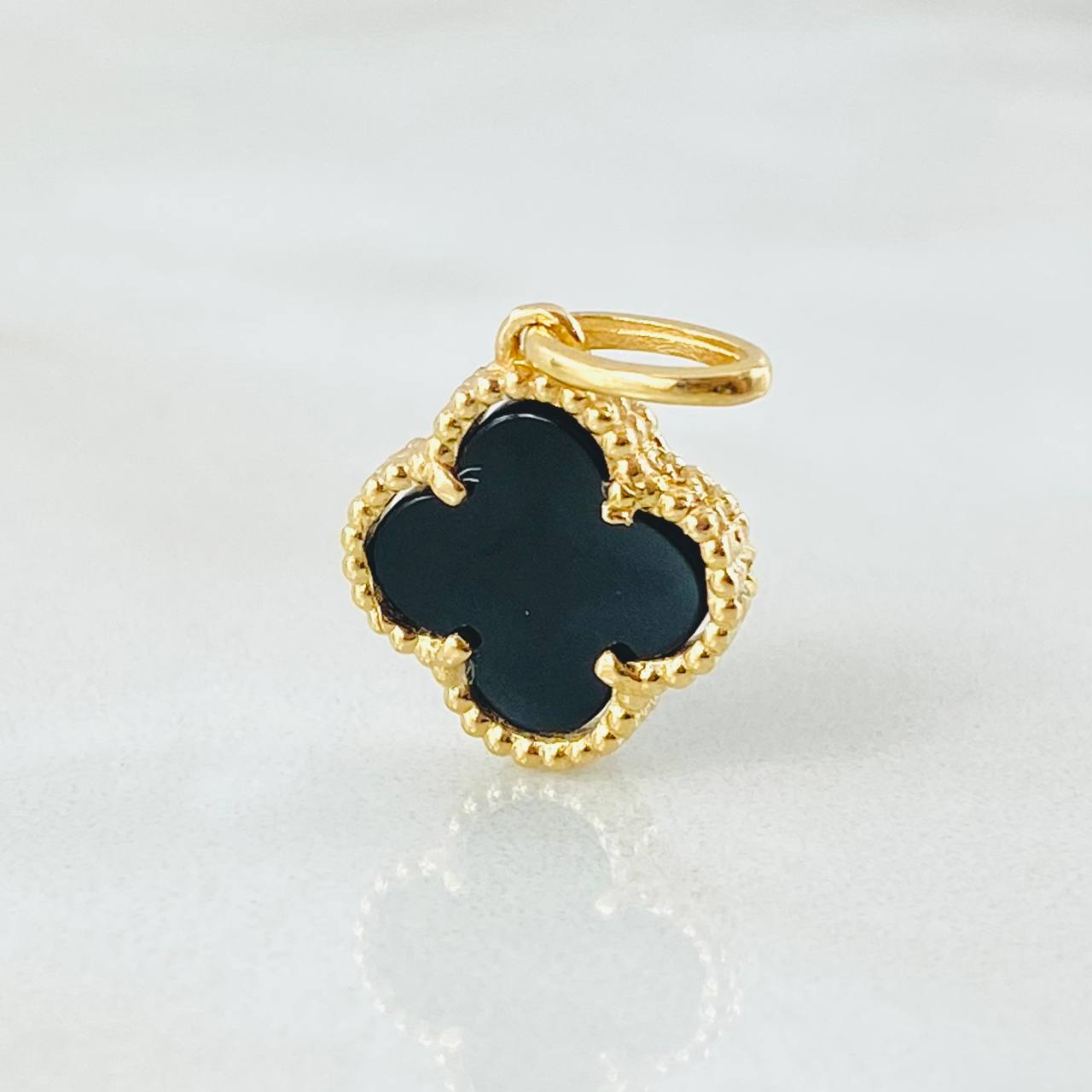 Dije Trebol Onix Negro 1.6gr / Oro Amarillo Nac.Esp. 18K ©