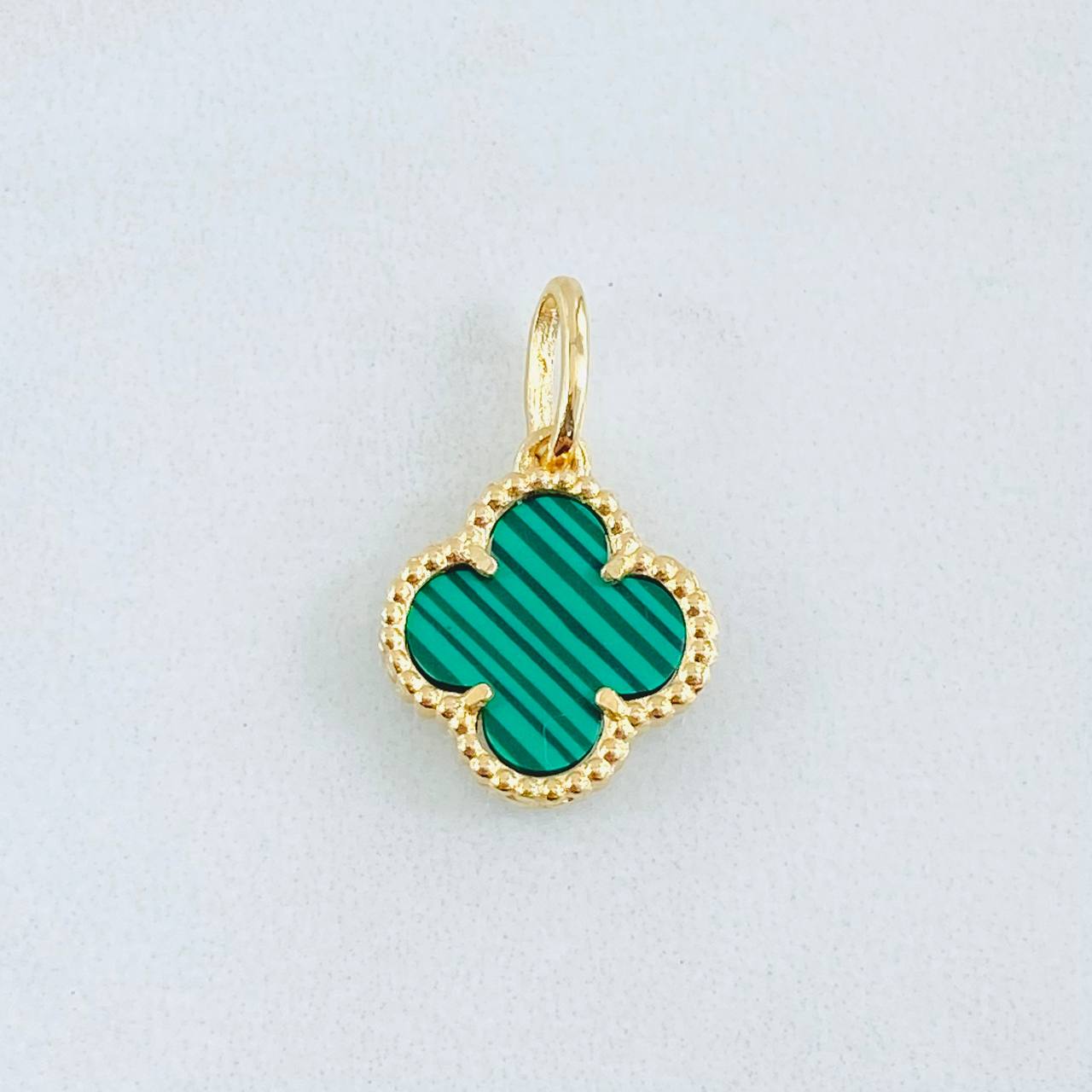 Dije Trebol Malaquita Verde 1.6gr / 3/4 in / Oro Amarillo Nac.Esp. 18K