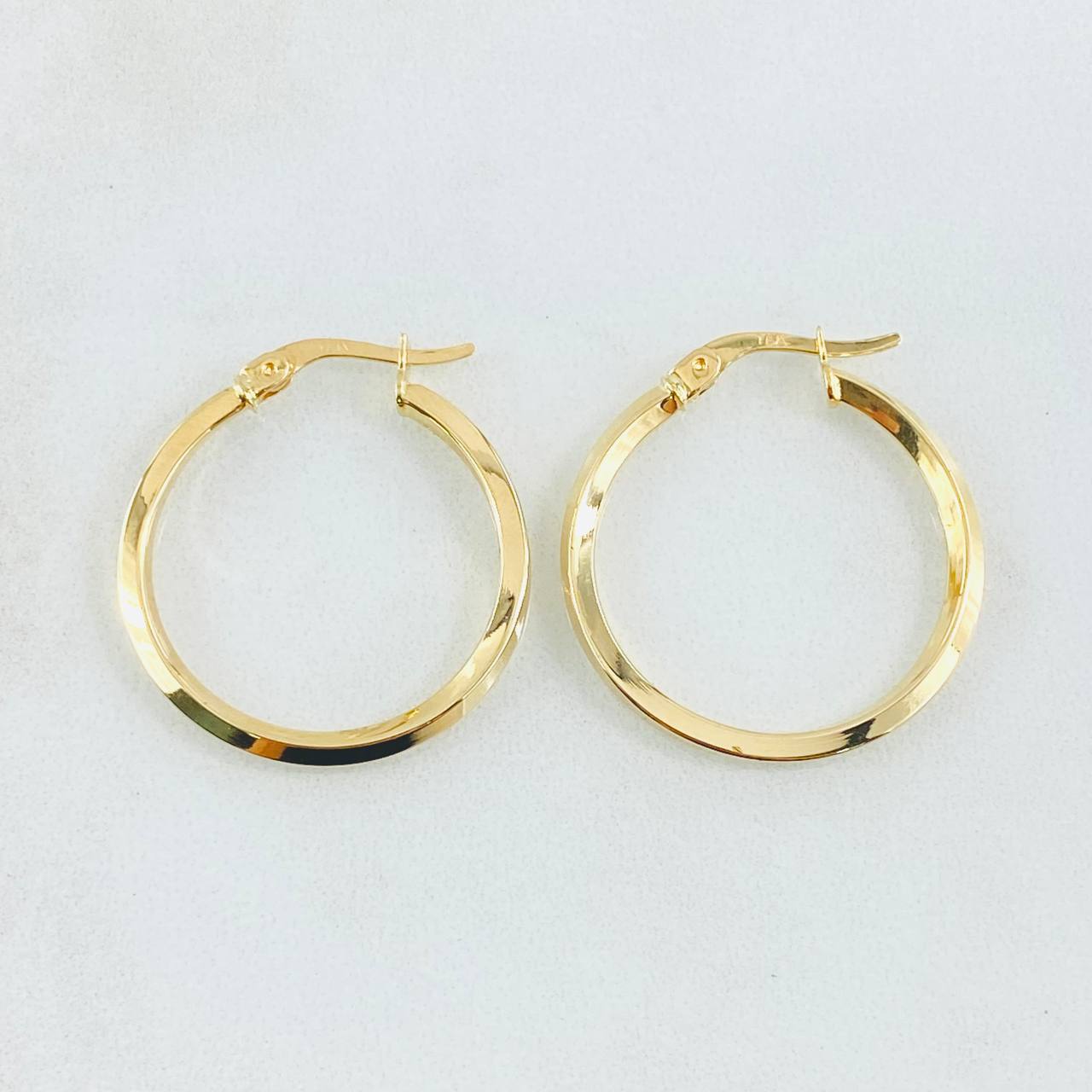 Andy Hoop Earrings 1.75gr / 1in / 18K Gold