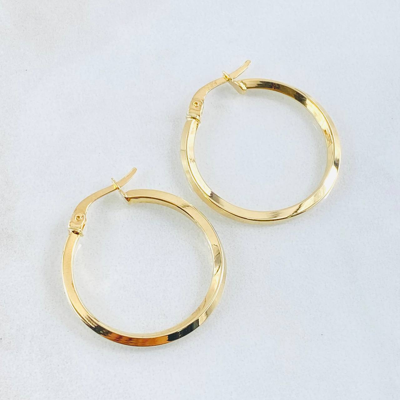 Andy Hoop Earrings 1.75gr / 1in / 18K Gold