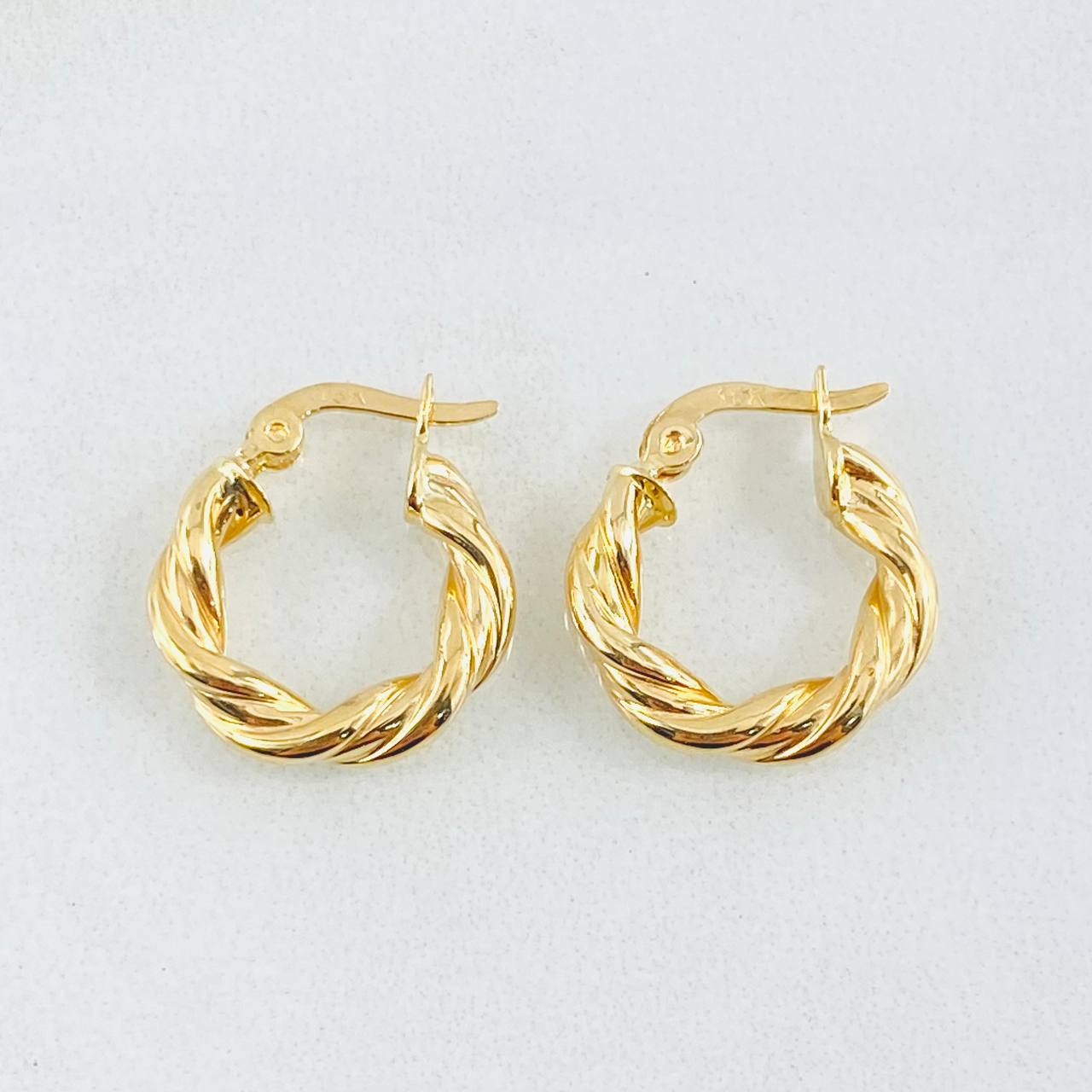 Emmi Hoop Earrings 1.3gr / 1/2 in / 18K Gold