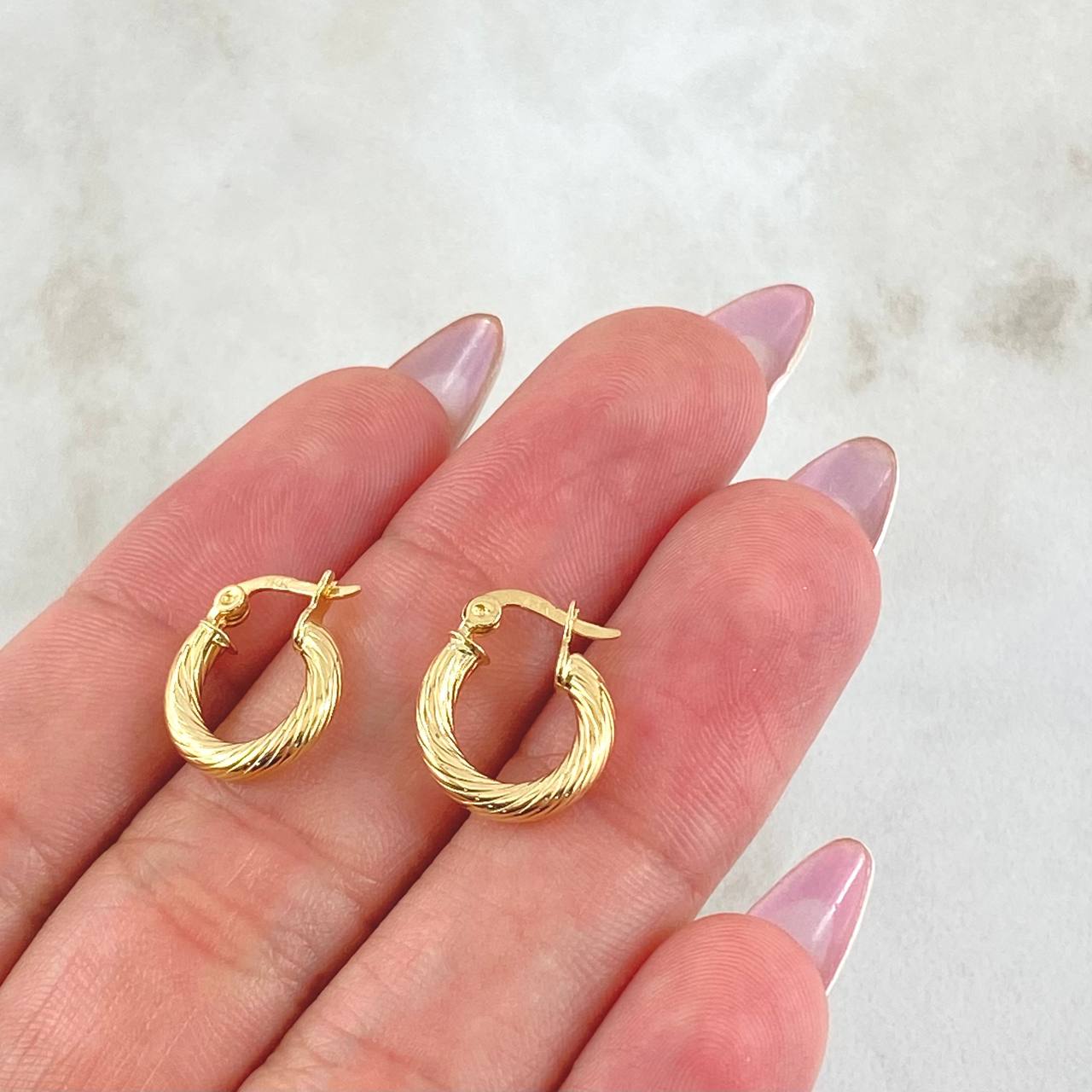 Mary Hoop Earrings 1.1gr / 1/2 in / 18K Gold