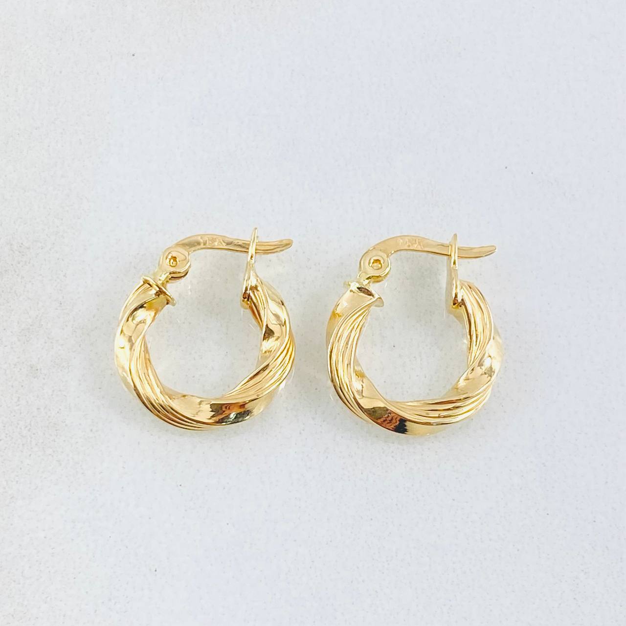 Hoop Earrings Mai 1.1gr / 1/2 in / 18K Gold