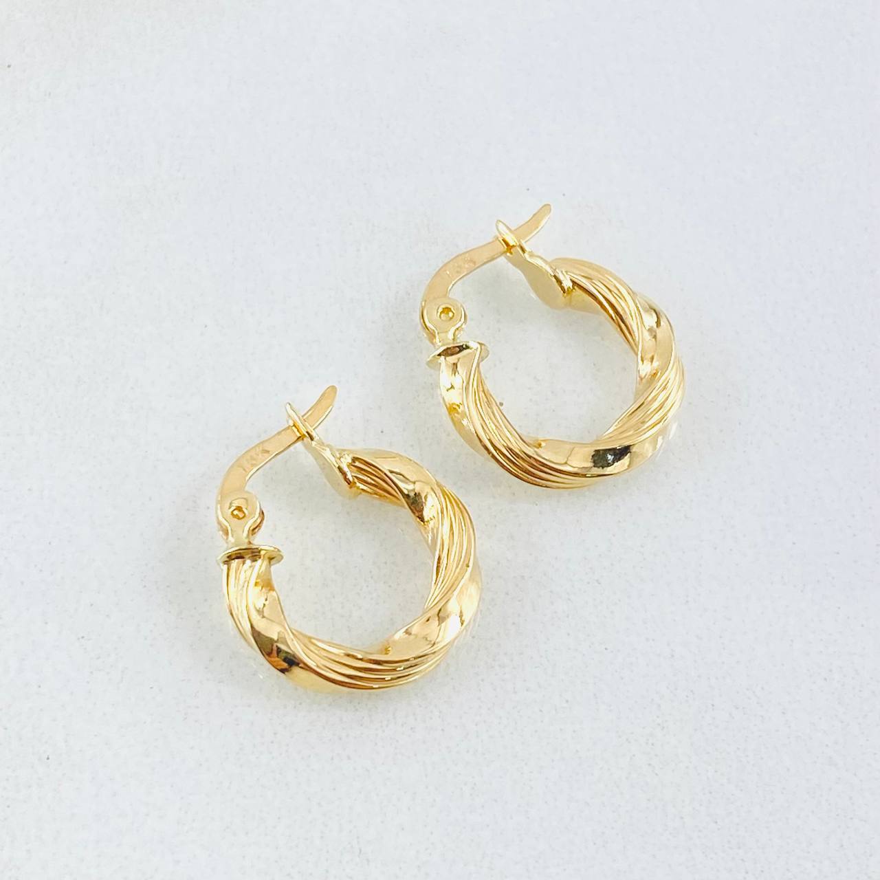 Hoop Earrings Mai 1.1gr / 1/2 in / 18K Gold